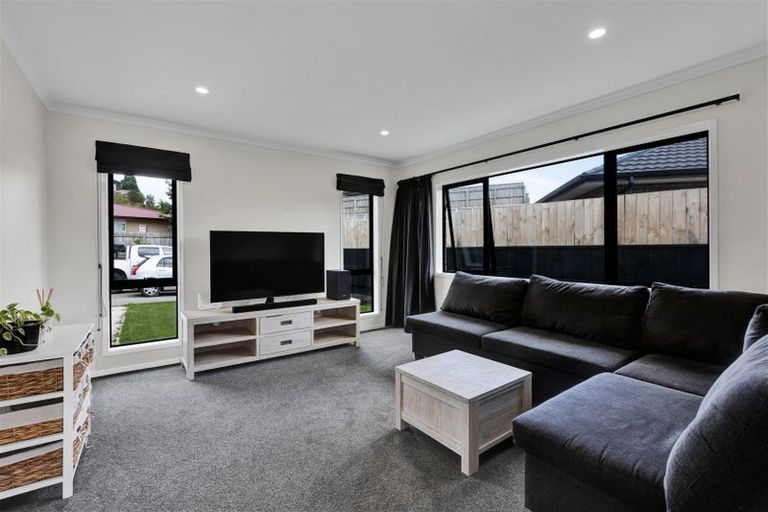 Photo of property in 15 Frederick Place, Whalers Gate, New Plymouth, 4310