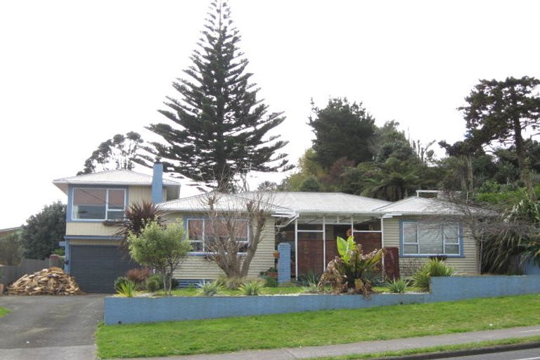 Photo of property in 122 Omata Road, Marfell, New Plymouth, 4310