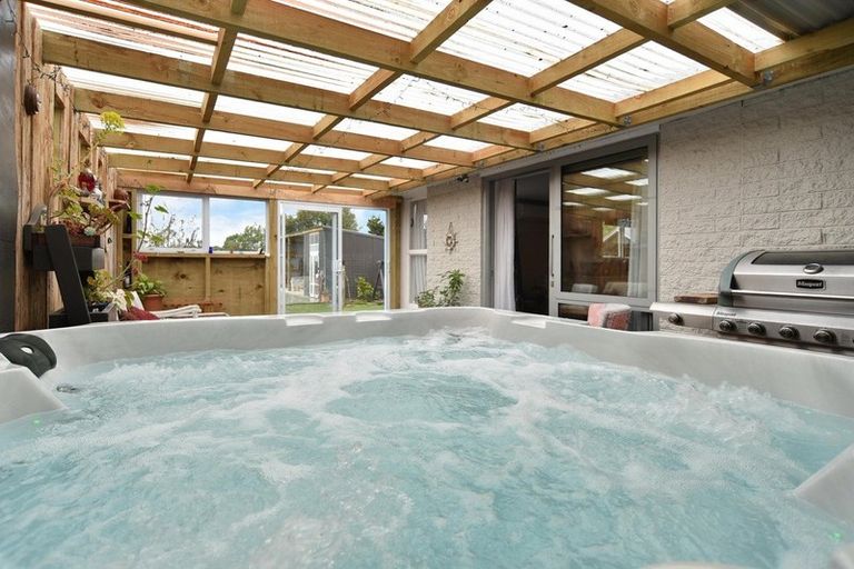 Photo of property in 27 Kings Avenue, Waikuku Beach, 7402