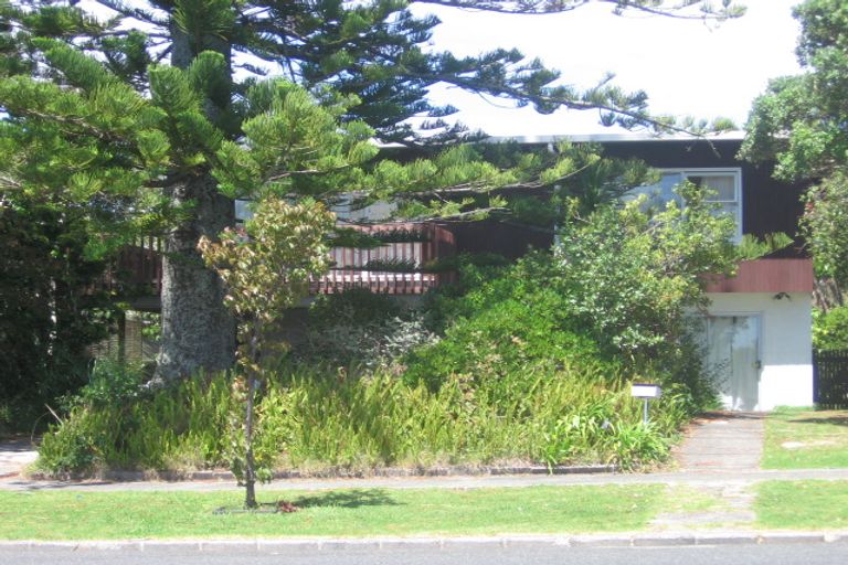 Photo of property in 20 Raleigh Road, Northcote, Auckland, 0627