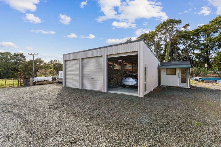 Photo of property in 46 Franklin Road, Paparoa, 0571