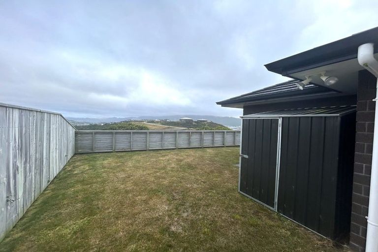 Photo of property in 2 Tutoko Place, Aotea, Porirua, 5024