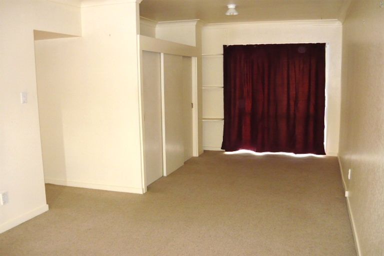 Photo of property in 2/8 Edgewater Drive, Pakuranga, Auckland, 2010