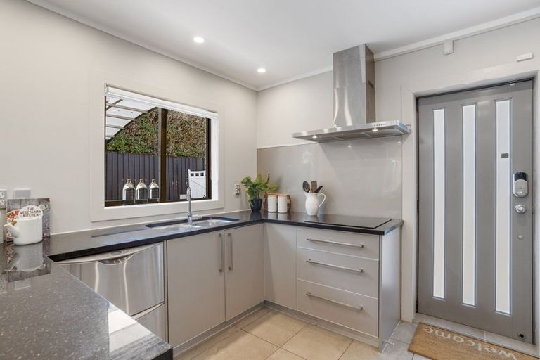 Photo of property in 16a Huapai Street, Onehunga, Auckland, 1061