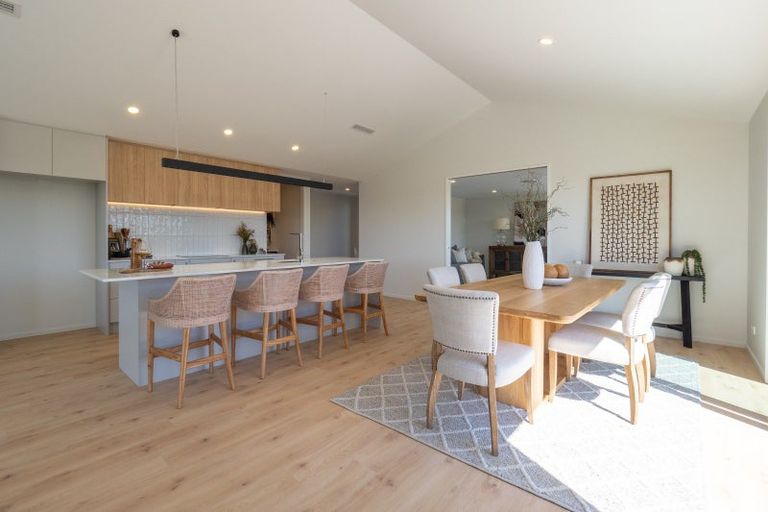 Photo of property in 14 Village Green Drive, Huntingdon, 7774