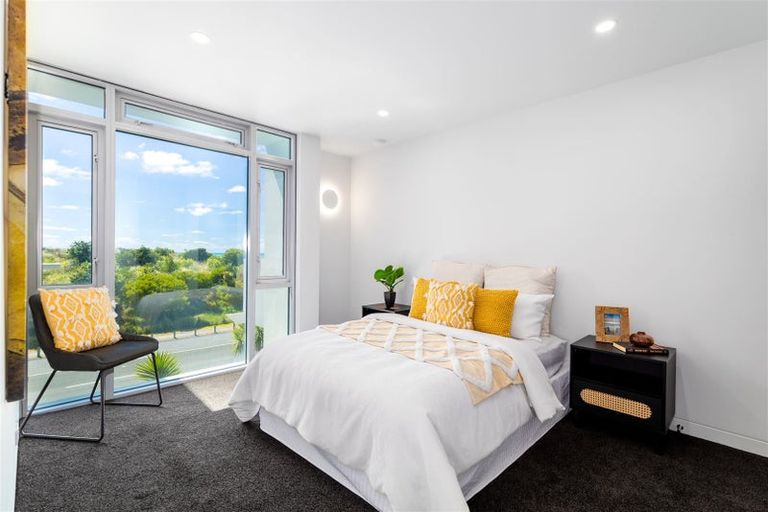 Photo of property in 9/272 Marine Parade, New Brighton, Christchurch, 8061