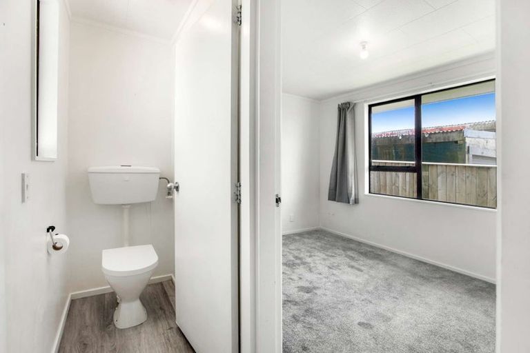 Photo of property in 24 Fergusson Street, Marton, 4710