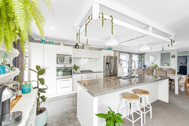 Photo of property in 21 Shillingford Boulevard, Rolleston, 7615