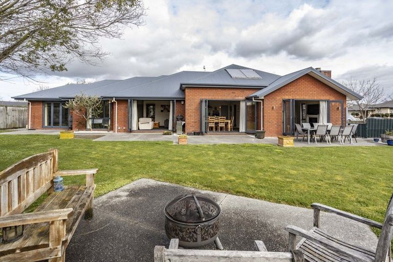 Photo of property in 18 Sycamore Close, Rangiora, 7400
