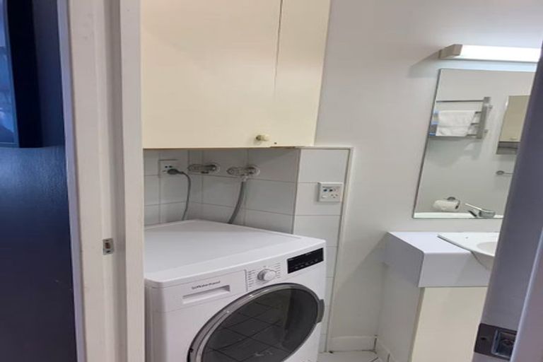 Photo of property in Terrace Tower Apartments, 7a/126 The Terrace, Wellington Central, Wellington, 6011