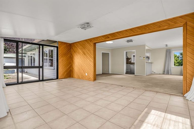 Photo of property in 10 Mackwood Place, Birkdale, Auckland, 0626