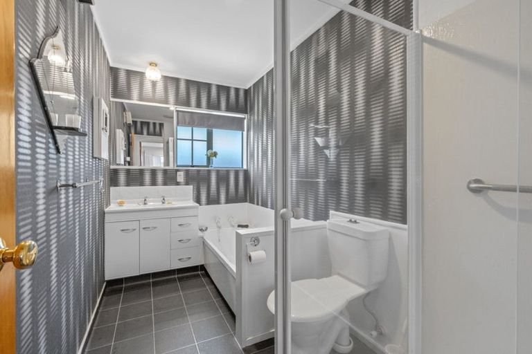 Photo of property in 2 Surrey Lane, Levin, 5510