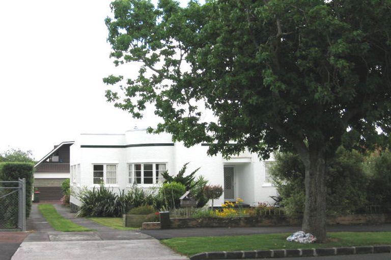 Photo of property in 32 Dignan Street, Point Chevalier, Auckland, 1022