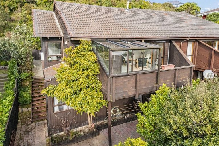 Photo of property in 16a Parklands Drive, Karori, Wellington, 6012