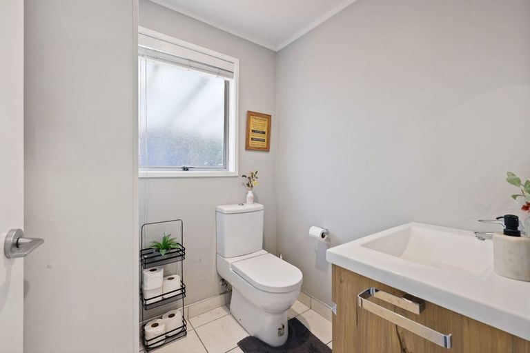Photo of property in 54 Chorley Avenue, Massey, Auckland, 0614