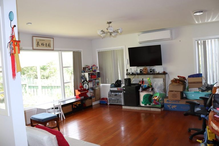 Photo of property in 1/44 College Road, Northcote, Auckland, 0627