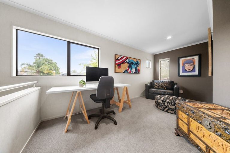 Photo of property in 15 Lilybank Crescent, East Tamaki, Auckland, 2013