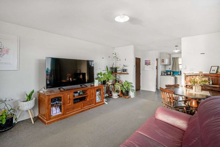 Photo of property in 2/90 Queenspark Drive, Parklands, Christchurch, 8083