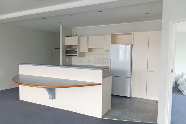 Photo of property in Grandstand Apartments, 37/80 Kent Terrace, Mount Victoria, Wellington, 6011