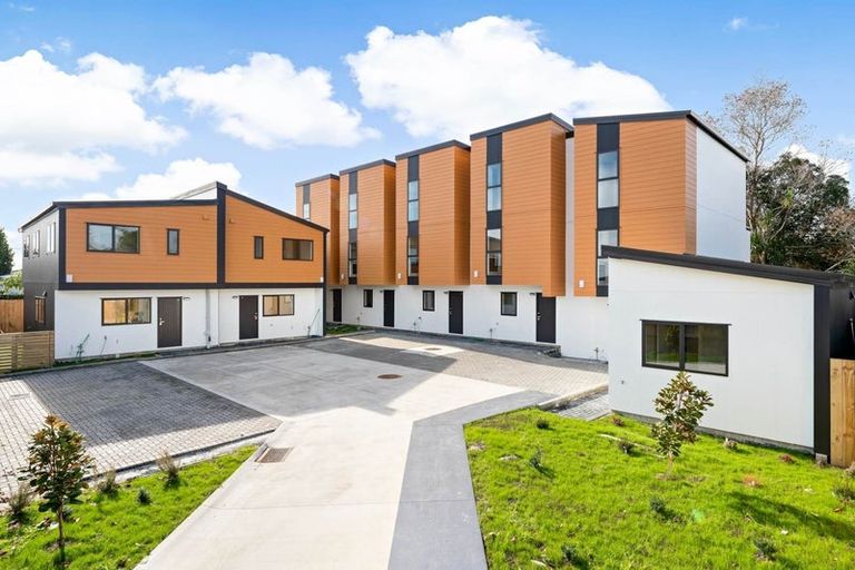 Photo of property in 3/10 Orchid Place, Te Atatu South, Auckland, 0610