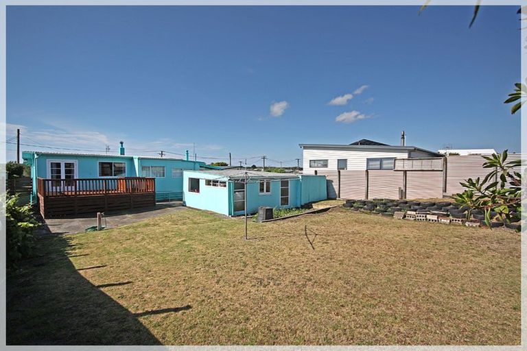 Photo of property in 22 Andresen Street, Foxton Beach, Foxton, 4815