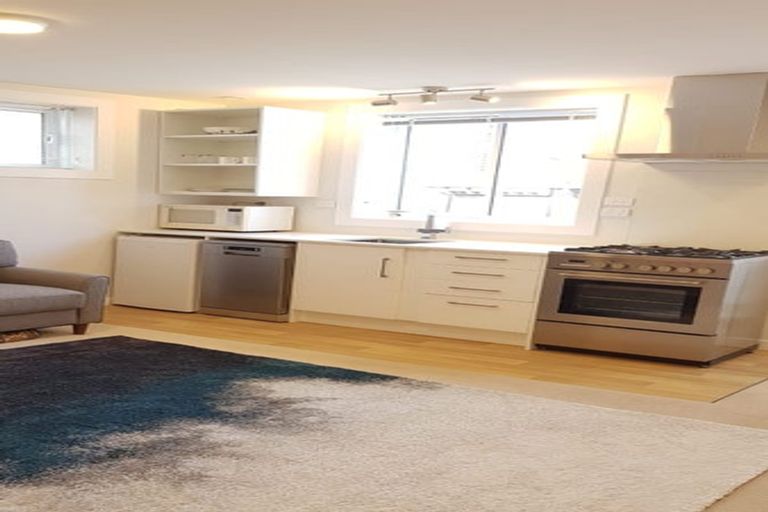 Photo of property in 83 Pirie Street, Mount Victoria, Wellington, 6011