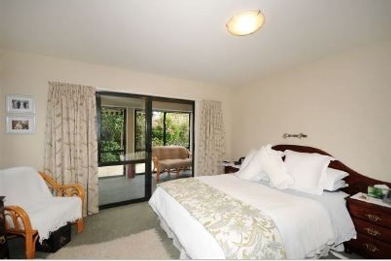 Photo of property in 2 Yarrum Lane, Avonhead, Christchurch, 8042