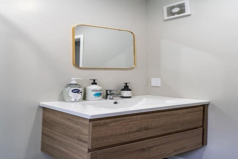 Photo of property in 94 Nicholson Road, Khandallah, Wellington, 6035