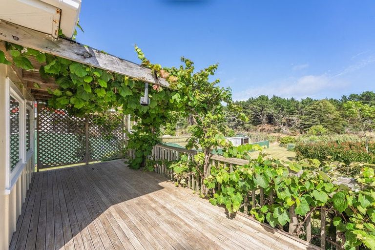 Photo of property in 28 Drake Street, Waikawa Beach, Levin, 5573