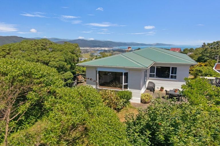 Photo of property in 4 Pekanga Road, Normandale, Lower Hutt, 5010