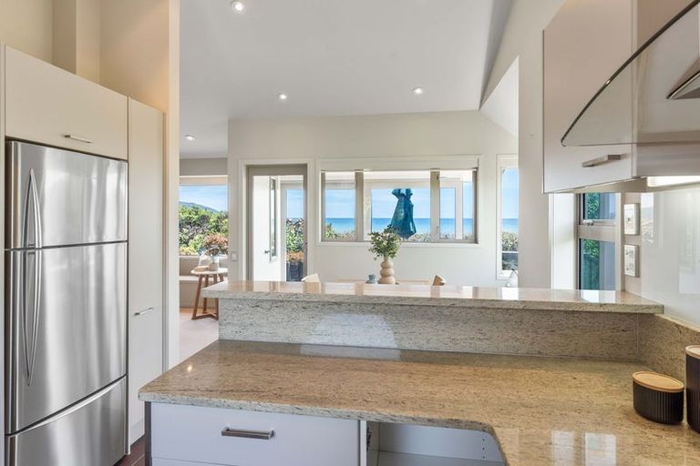 Photo of property in 93 Field Way, Waikanae Beach, Waikanae, 5036