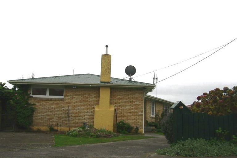 Photo of property in 12 Peters Avenue, Cloverlea, Palmerston North, 4412