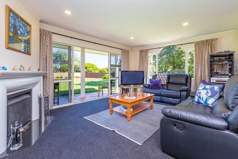 Photo of property in 25 Sunny Crescent, Huapai, Kumeu, 0810