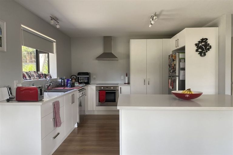 Photo of property in 87b Kaurilands Road, Titirangi, Auckland, 0604