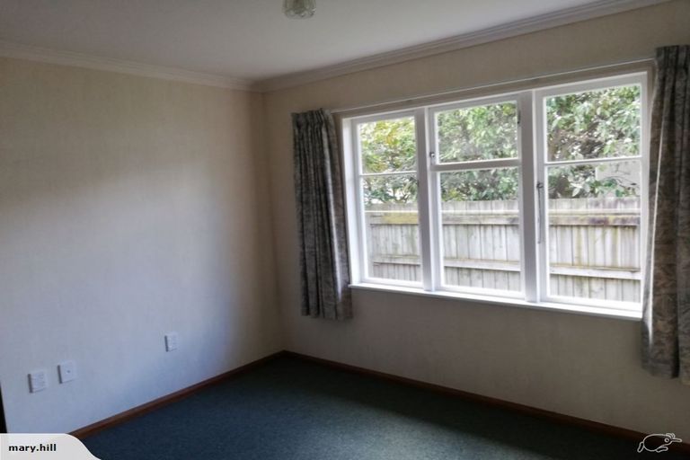 Photo of property in 75 Pahiatua Street, Hokowhitu, Palmerston North, 4410