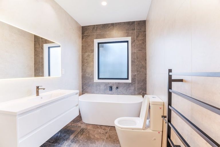 Photo of property in 11 Lewis Younie Road, Kumeu, 0810