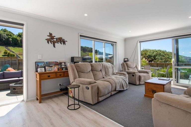 Photo of property in 22 Lakeside Terrace, Omokoroa, 3114