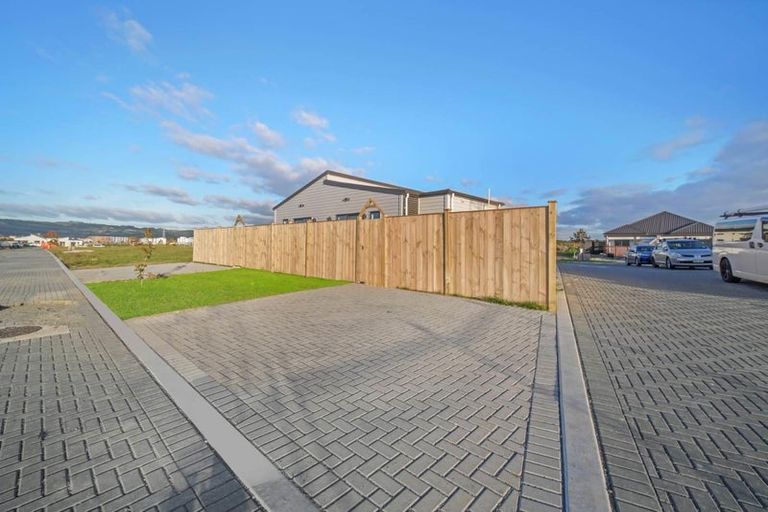 Photo of property in 62 Kaapehu Street, Karaka, 2578