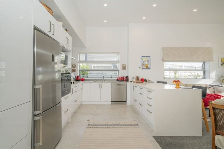 Photo of property in 16 Vanita Drive, Whitianga, 3510