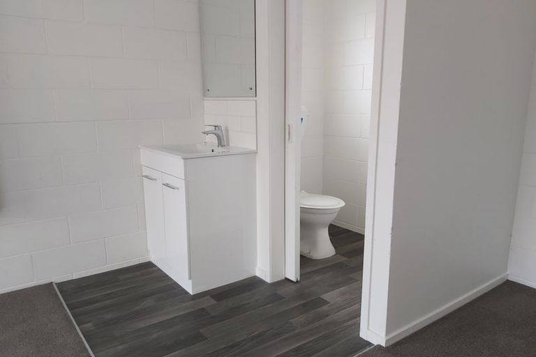 Photo of property in 1/5 Clematis Avenue, Murrays Bay, Auckland, 0630