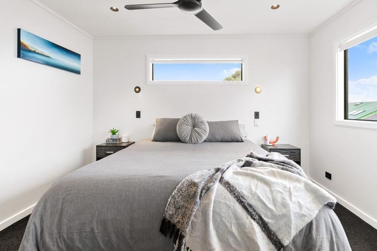 Photo of property in 210 Queens Drive, Lyall Bay, Wellington, 6022