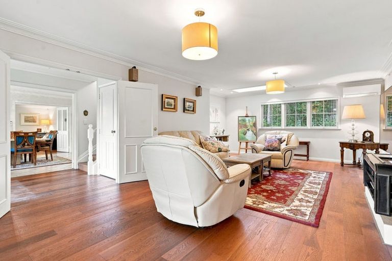 Photo of property in 199 Chelsea View Drive, Chatswood, Auckland, 0626