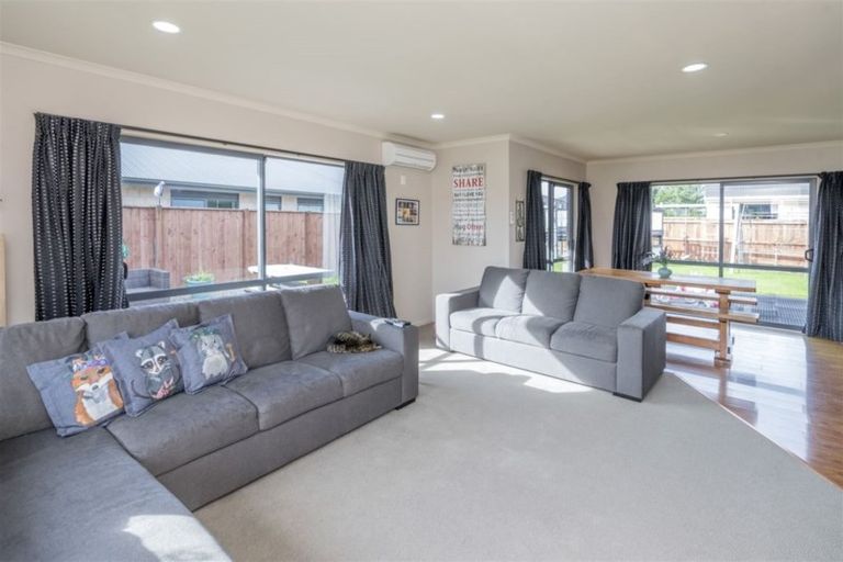 Photo of property in 16 Okarito Avenue, Levin, 5510