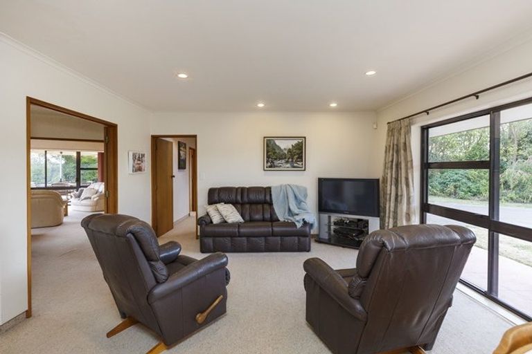Photo of property in 515 Roberts Line, Kelvin Grove, Palmerston North, 4470