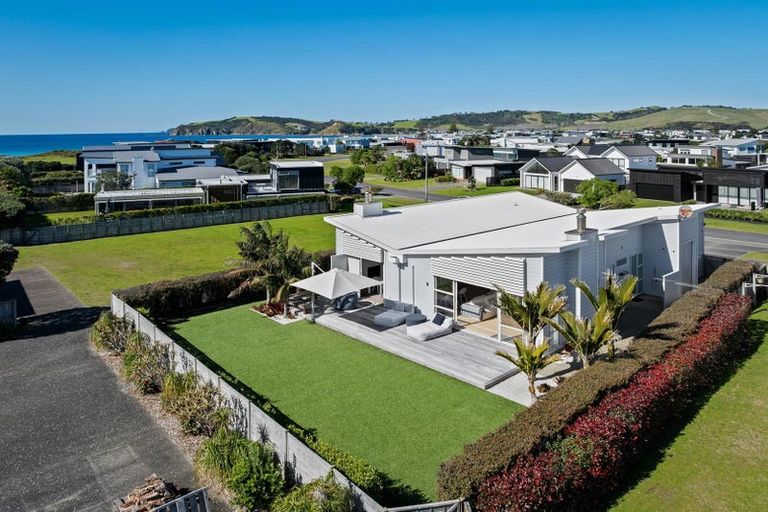 Photo of property in 15 Kewai Street, Omaha, 0986