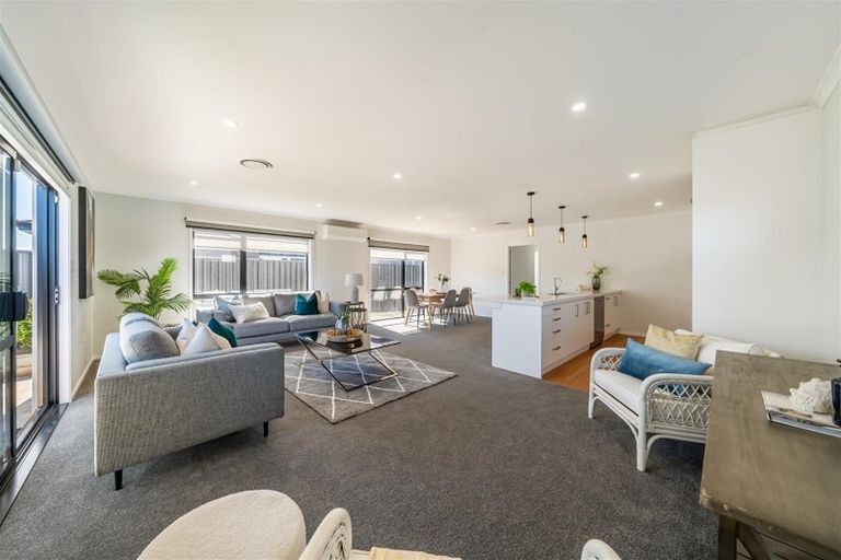 Photo of property in 34 Te Kaeaea Crescent, Wallaceville, Upper Hutt, 5018