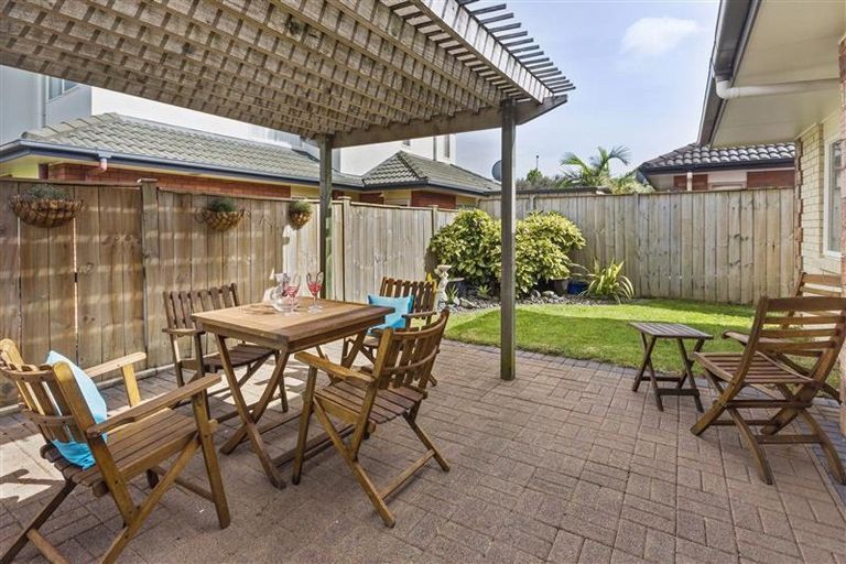 Photo of property in 12 Carousel Crescent, East Tamaki Heights, Auckland, 2016
