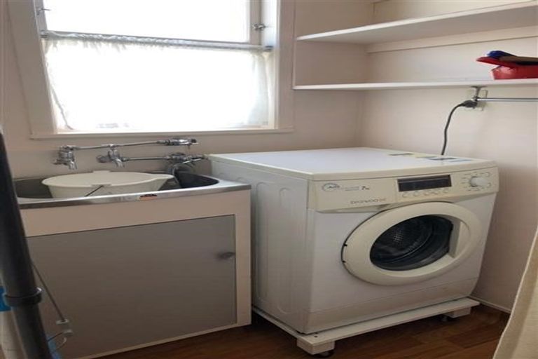 Photo of property in 2/210a Grove Road, Mayfair, Hastings, 4122