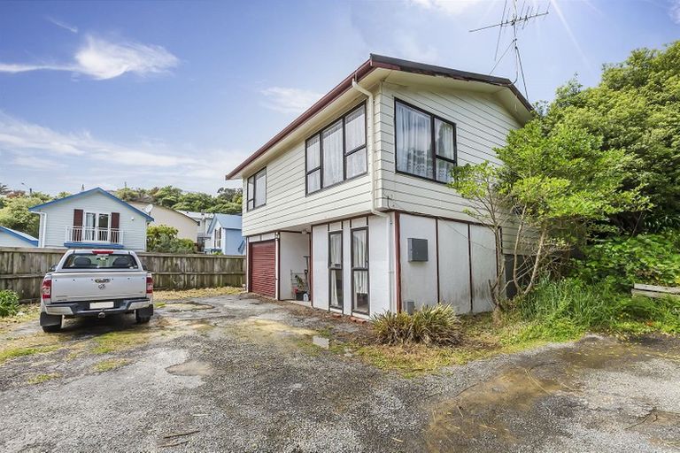 Photo of property in 13 Petherick Crescent, Johnsonville, Wellington, 6037