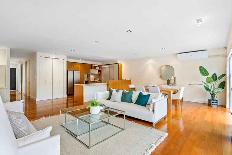 Photo of property in 5/258 Hurstmere Road, Takapuna, Auckland, 0622